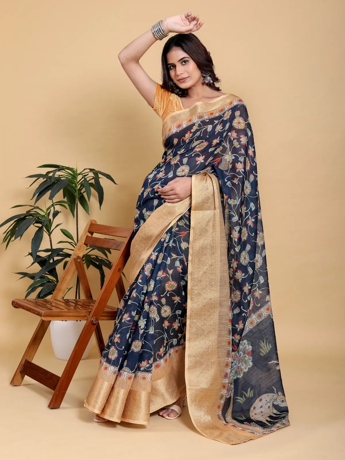 Elegant Navy blue floral print saree - Image 5 in Kolkata